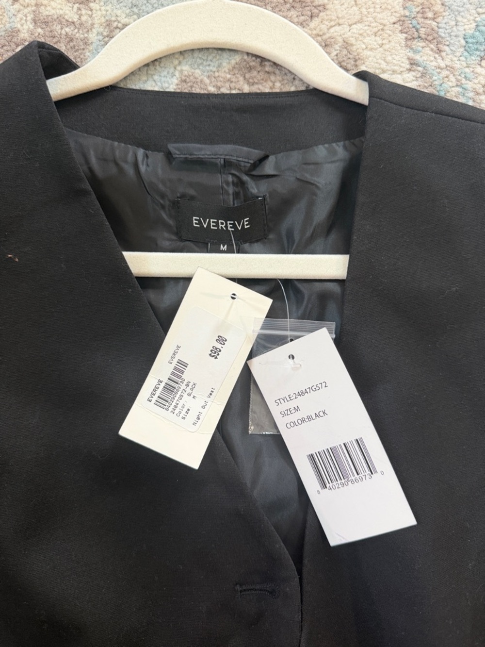 Evereve Black Sleeveless V-Neck Buttoned Vest - Picture 3 of 4
